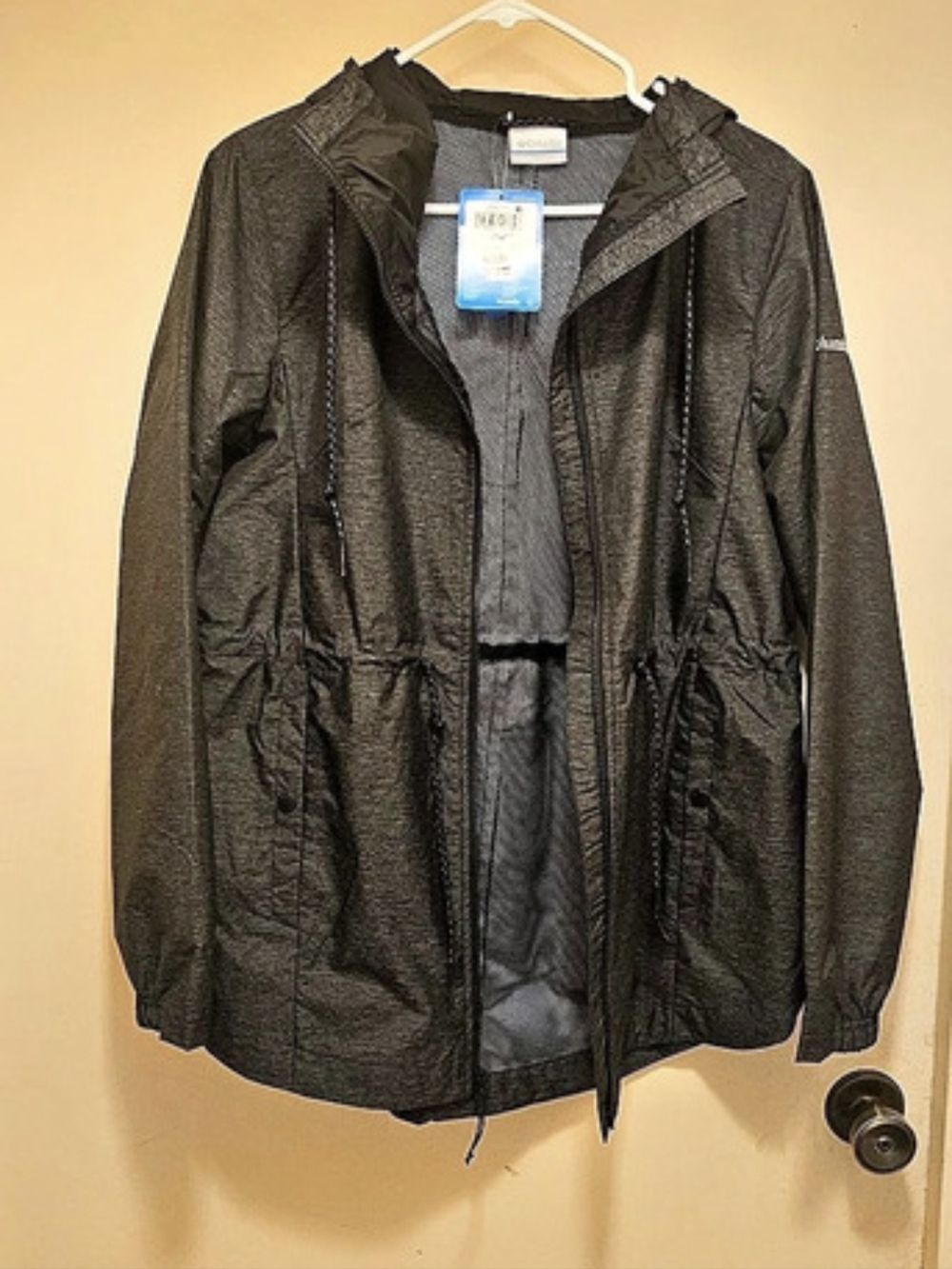 Columbia Hooded Rain Jacket in Black Size Small NWT